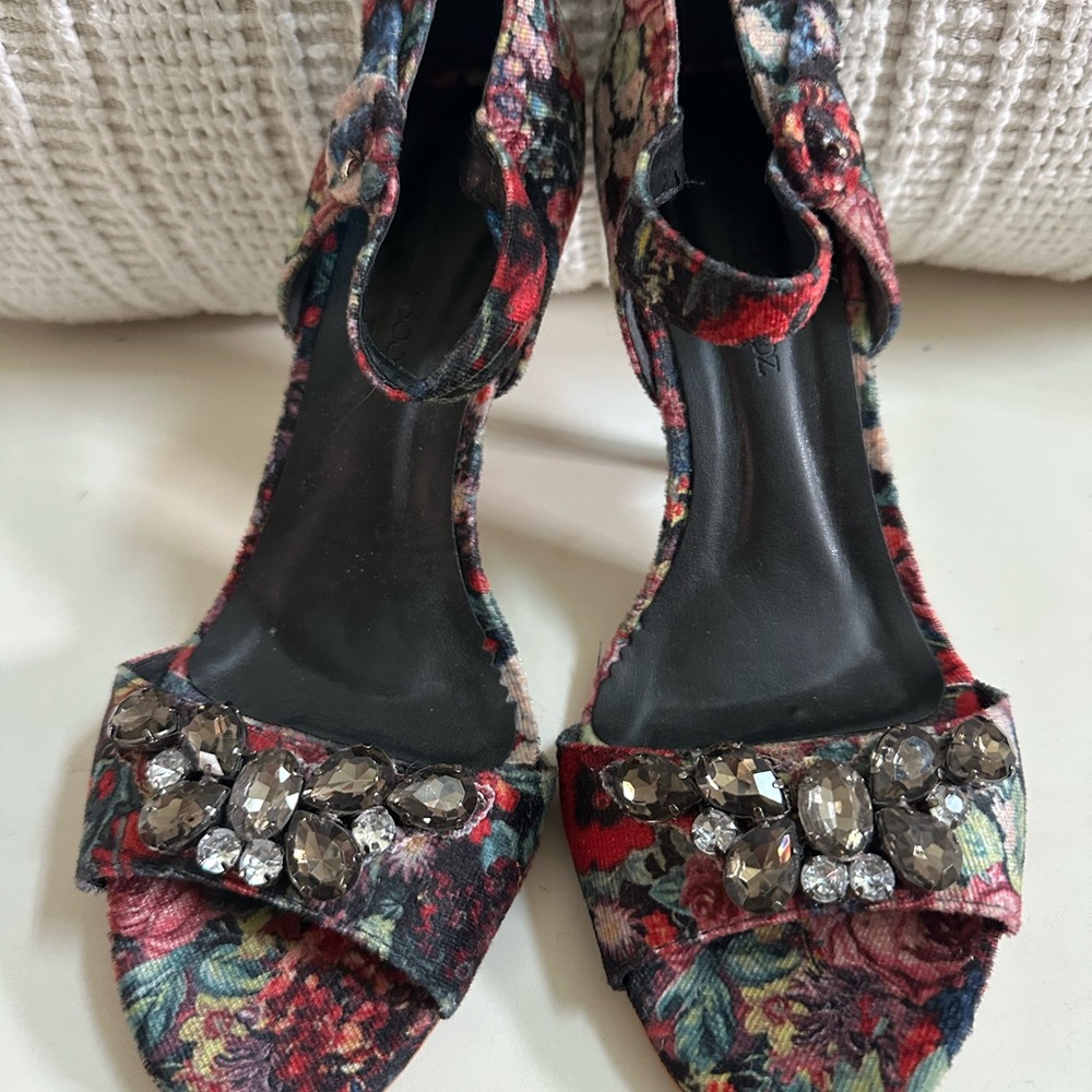 NWOT Anthropologie Raphaella Booz Floral Embellished Women's Heels Sz 10 - Picture 9 of 13